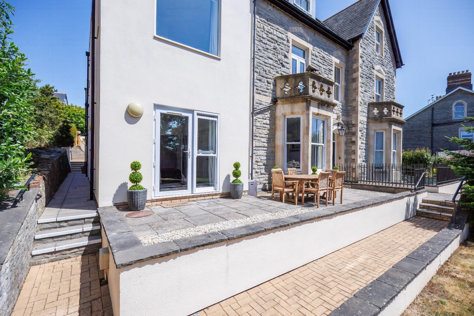 Apt. 1 Alexandra House, Beach Road, Penarth, CF64 1FN